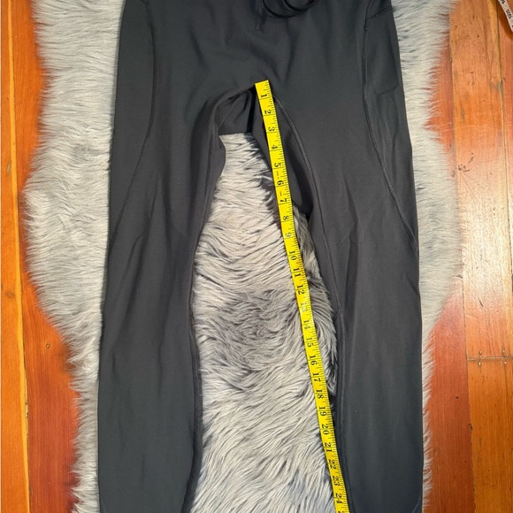 Lululemon Sz L Surge Light Tight Black Gray Key Card Pocket Grips on Legs - Picture 4 of 6